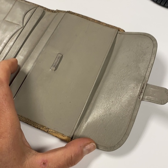 Monitor Lizard Tan Gray Leather Long Bifold Wallet - Picture 4 of 15